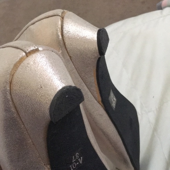 Shoes - Picture 4 of 4